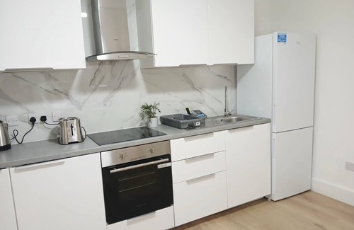 Marlborough Casa | Harrow Haven - Sleeps 5 & Free parking