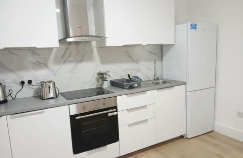 Marlborough Casa | Harrow Haven - Sleeps 5 & Free parking