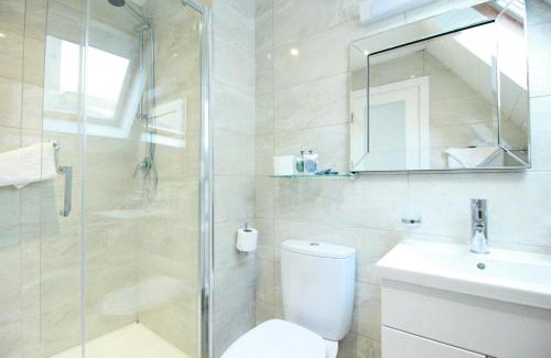 City Centre Dublin Apartamento | Harry Clarke Mews at the Castle Hotel