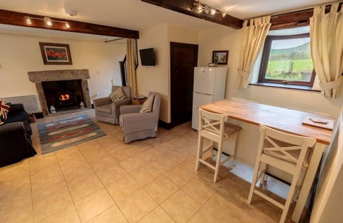 Peak District Cabaña | Harry Eyre Cottage, a Stunning Location With Fabulous Views of Mam Tor