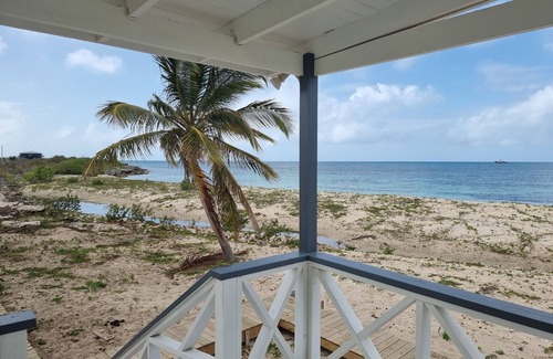 Codrington Cabaña | Harrys Cottages Cottage 5 right on the pink sand