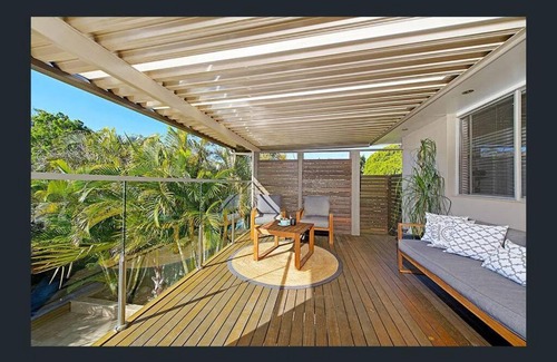 Port Macquarie Casa | Harrys @ Shelly Beach - family home with pool