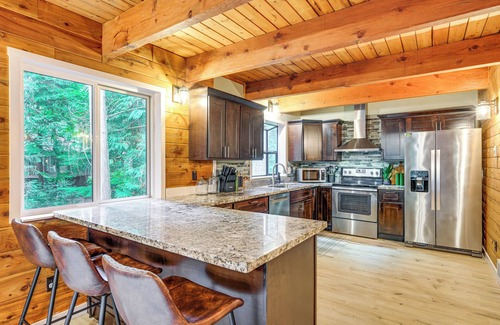 Burley Casa | Harstine Island Home w/ Hot Tub & Beach Access!