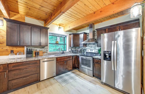 Burley Casa | Harstine Island Home w/ Hot Tub & Beach Access!