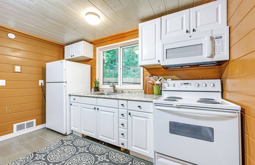 Burley Casa | Harstine Island Home w/ Hot Tub & Beach Access!