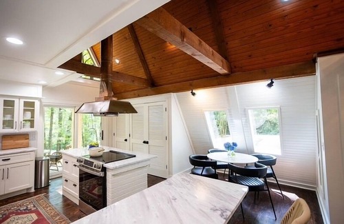 Oxford Casa | Hart A-Frame ❤️ Treehouse Cottage in the Woods, 1.6 Miles to Oxford Square!