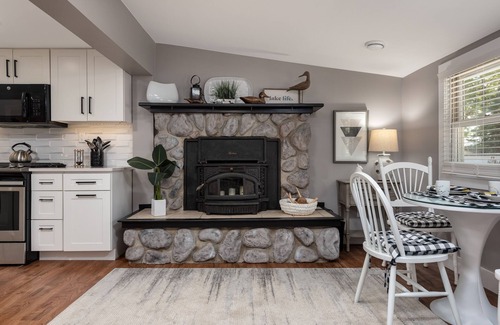 Harrison Casa | Hart Haven is the perfect place to relax and unwind. Comfortably decorated