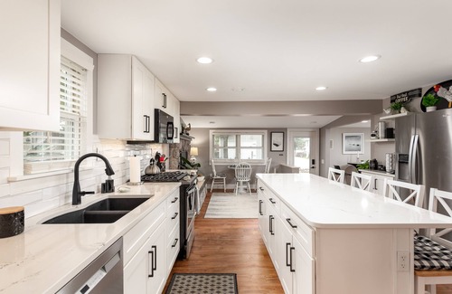 Harrison Casa | Hart Haven is the perfect place to relax and unwind. Comfortably decorated