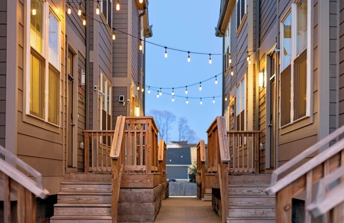 South Nashville Casa | Hart Suite 1 by Avantstay Gorgeous Town House w/ Modern Amenities in Nashville!