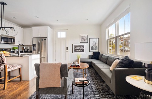 Chestnut Hill Apartamento | Hart Suite 10 by AvantStay | Gorgeous Town House w/ Modern Amenities!
