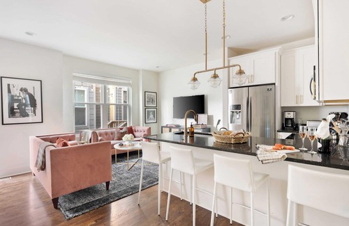 Chestnut Hill Cabaña | Hart Suite 11 by Avantstay Gorgeous Town House w/ Modern Amenities in Nashville!