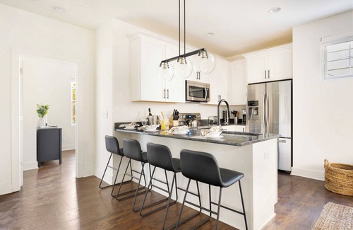 Chestnut Hill Cabaña | Hart Suite 7 by Avantstay Gorgeous Town House w/ Modern Amenities in Nashville!