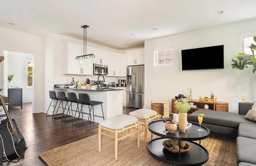 Chestnut Hill Cabaña | Hart Suite 8 by Avantstay Gorgeous Town House w/ Modern Amenities in Nashville!