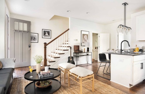 Chestnut Hill Cabaña | Hart Suite 8 by Avantstay Gorgeous Town House w/ Modern Amenities in Nashville!