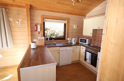 Woolfardisworthy Casa | Hartland Hideaway Lodge - Comfort, Peace & Spacious Lodge in North Devon