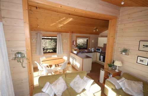 Woolfardisworthy Casa | Hartland Hideaway Lodge - Comfort, Peace & Spacious Lodge in North Devon