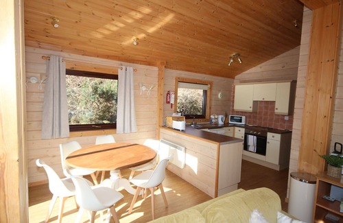 Woolfardisworthy Casa | Hartland Hideaway Lodge - Comfort, Peace & Spacious Lodge in North Devon