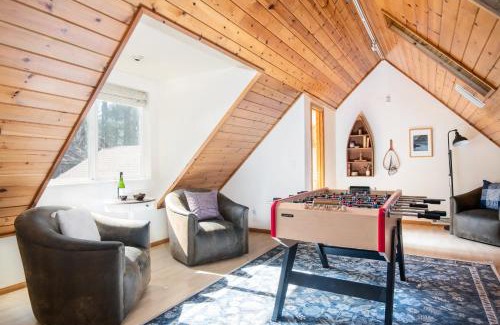 Summit Estates Casa | Hartwood by AvantStay Cozy Big Bear Abode w Spacious Deck Stone Fireplace
