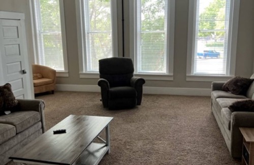 Centerville Apartamento | Harv's Uptown Retreat on World's Largest Square