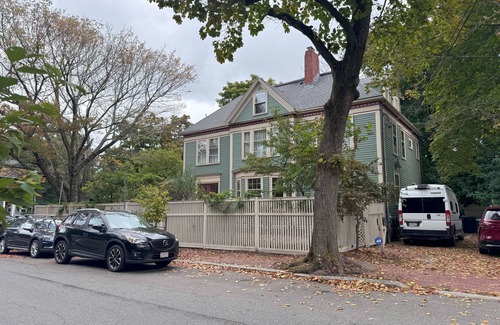 Mid-Cambridge Casa | Harvard House - 2BR Retreat adjacent to university