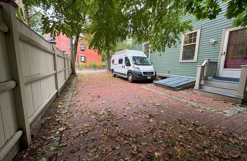 Mid-Cambridge Casa | Harvard House - 2BR Retreat adjacent to university