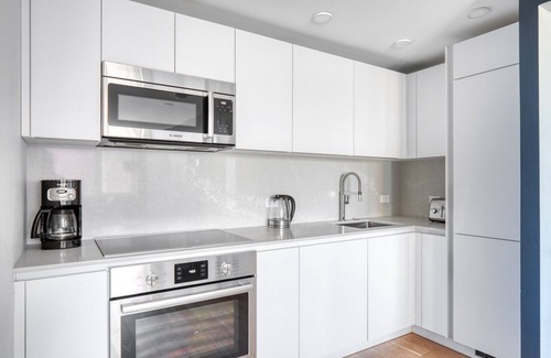 Mid-Cambridge Apartamento | Harvard Sq 1BR w/ Balcony, near Shops & Campus by Blueground