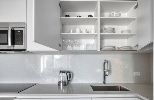 Mid-Cambridge Apartamento | Harvard Sq 1BR w/ Balcony, near Shops & Campus by Blueground