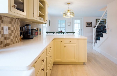Barnstable Casa | Impresionantes pasos de casas recientemente renovadas a Barnstable Harbour, capacidad para 14 personas; 066-Ba