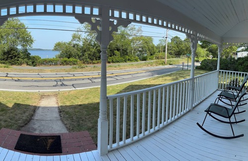 Harwich Casa | Harwich 4BR & 2BA Fall Getaway—Private Sandy Beach & Bike Path Access