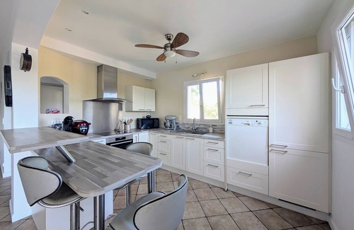 Hasparren Apartamento | Hasparren, family apartment 118m², garden and view, sleeps 6.