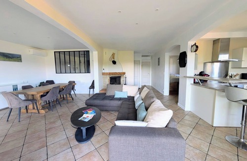 Hasparren Apartamento | Hasparren, family apartment 118m², garden and view, sleeps 6.