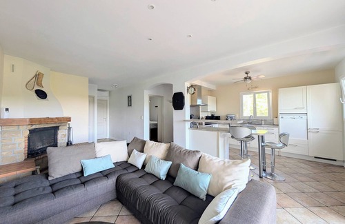 Hasparren Apartamento | Hasparren, family apartment 118m², garden and view, sleeps 6.
