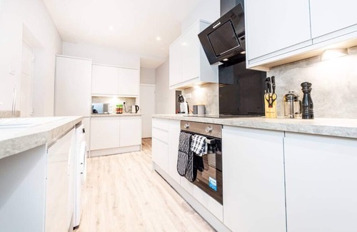 Prestwich Casa | Hassle-Free and Handsome | Brand-New 3-Bed Home