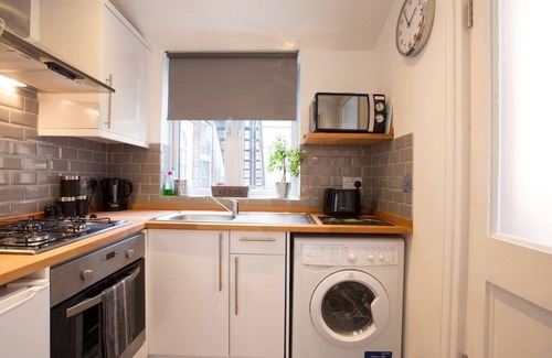 Luton Casa | Hastings House: acogedora casa de dos habitaciones, cerca del aeropuerto de Londres Luton