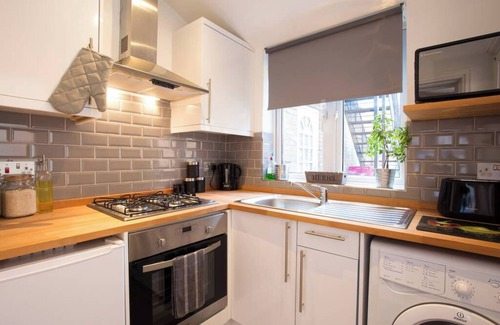 Luton Casa | Hastings House: acogedora casa de dos habitaciones, cerca del aeropuerto de Londres Luton