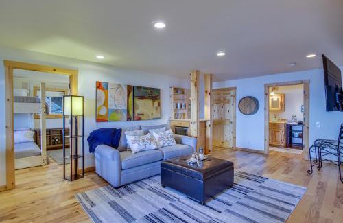 Everett Casa | Hat Island Home with Stunning View and Wraparound Deck