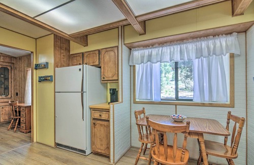 Mammoth Creek Cabina | Hatch Retreat w/ Deck, Grill & Creek Access!