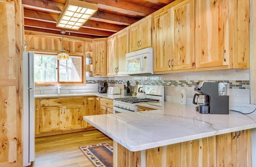 Neillsville Casa | Hatfield Family Home on Lake Arbutus: Boat & Hike