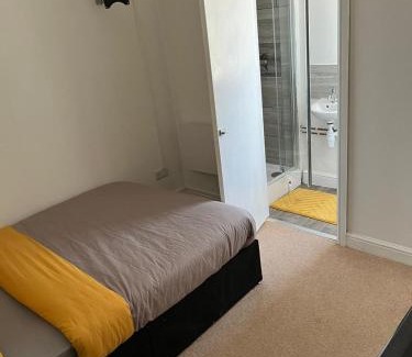 Hatfield Casa | Hatfield SAVE-MONEY Rooms - 10over10 for PRICE!