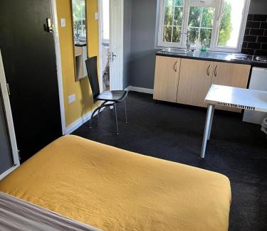 Hatfield Casa | Hatfield SAVE-MONEY Rooms - 10over10 for PRICE!