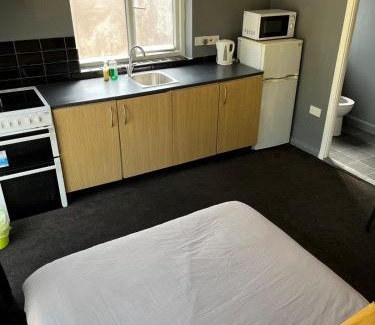 Hatfield Casa | Hatfield SAVE-MONEY Rooms - 10over10 for PRICE!
