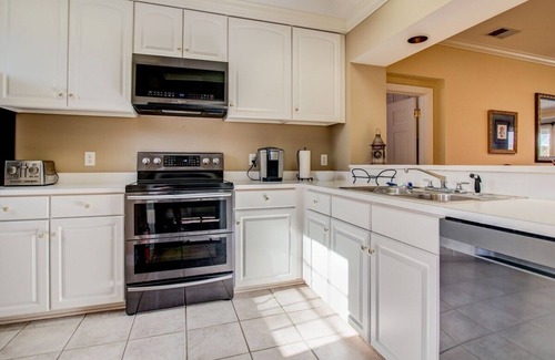 Chapel Hill Casa | Hatteras-C at the Governor's Club