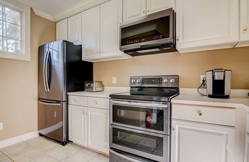 Chapel Hill Casa | Hatteras-C at the Governor's Club