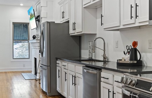 Schnitzelburg Apartamento | HAUCK'S NEST in the heart of Germantown!