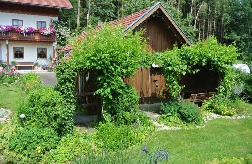 Grafenau Apartamento | Haus Am Waldrand - Ferienwohnung Augustin