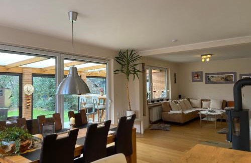 Espelkamp Casa | Haus Ostend Ganzes Ferienhaus mit Garten ideal für zwei Erwachsene und zwei Kinder