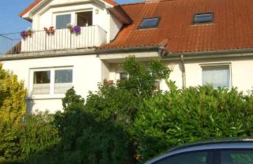 Bad Doberan Apartamento | Haus Ostseesprung - Fewo Victoria im Souterrain mit Terrasse und gem Garten