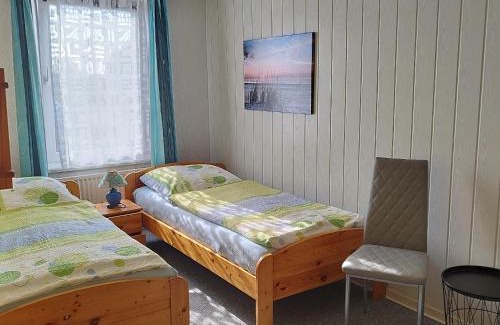 Dahme Apartamento | Haus Sandra Fewo 4, 2 Einzelbetten u Schlafcouch