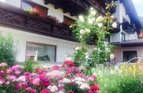 Elbigenalp Apartamento | Haus Schnöller