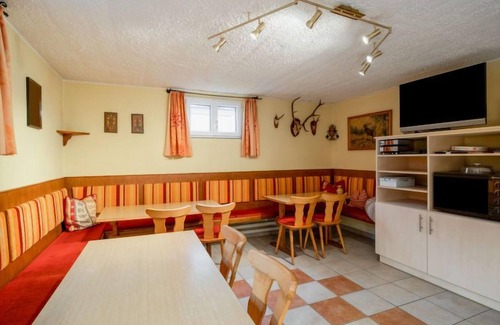 Gries Apartamento | Haus Viktoria by Interhome